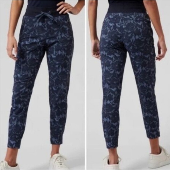 Athleta Pants - Athleta Trekkie North Blue Floral Jogger Size 6